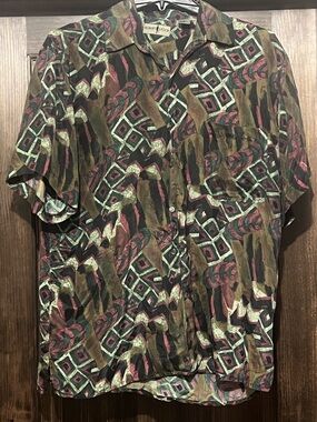 Vintage 90s Robert Stock 100% silk button up Geometric Short-Sleeve Shirt